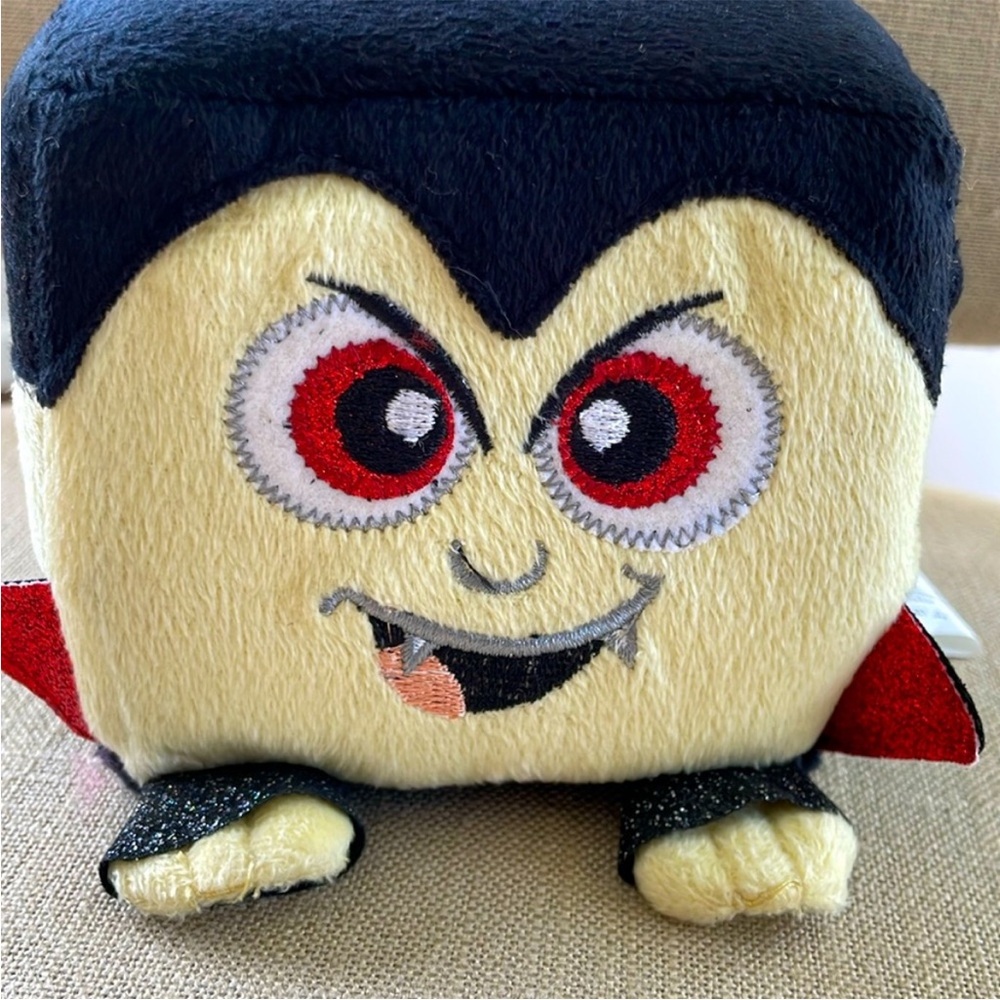 Vampire Cube Plush - Picture 5 of 12
